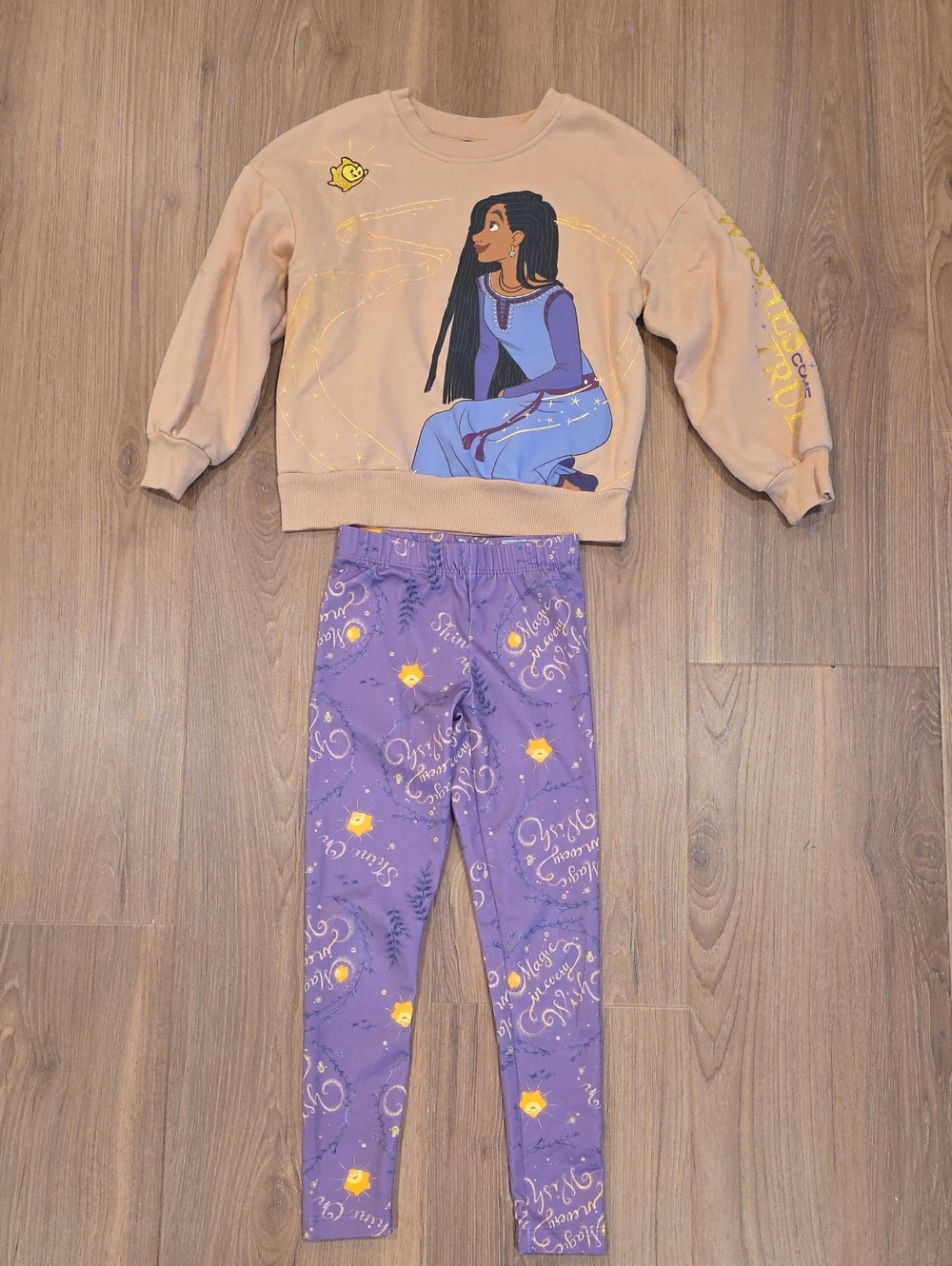 Disney Wish Lavender Logo Label on Tan Sweatshirt. Size S (6)